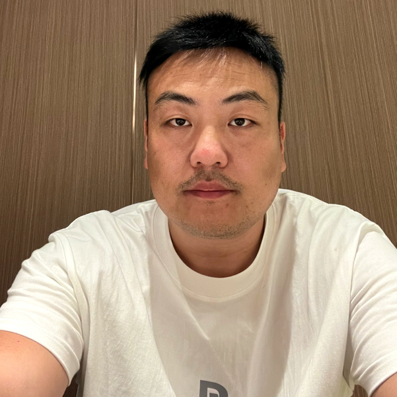 无庸,将自及的照片