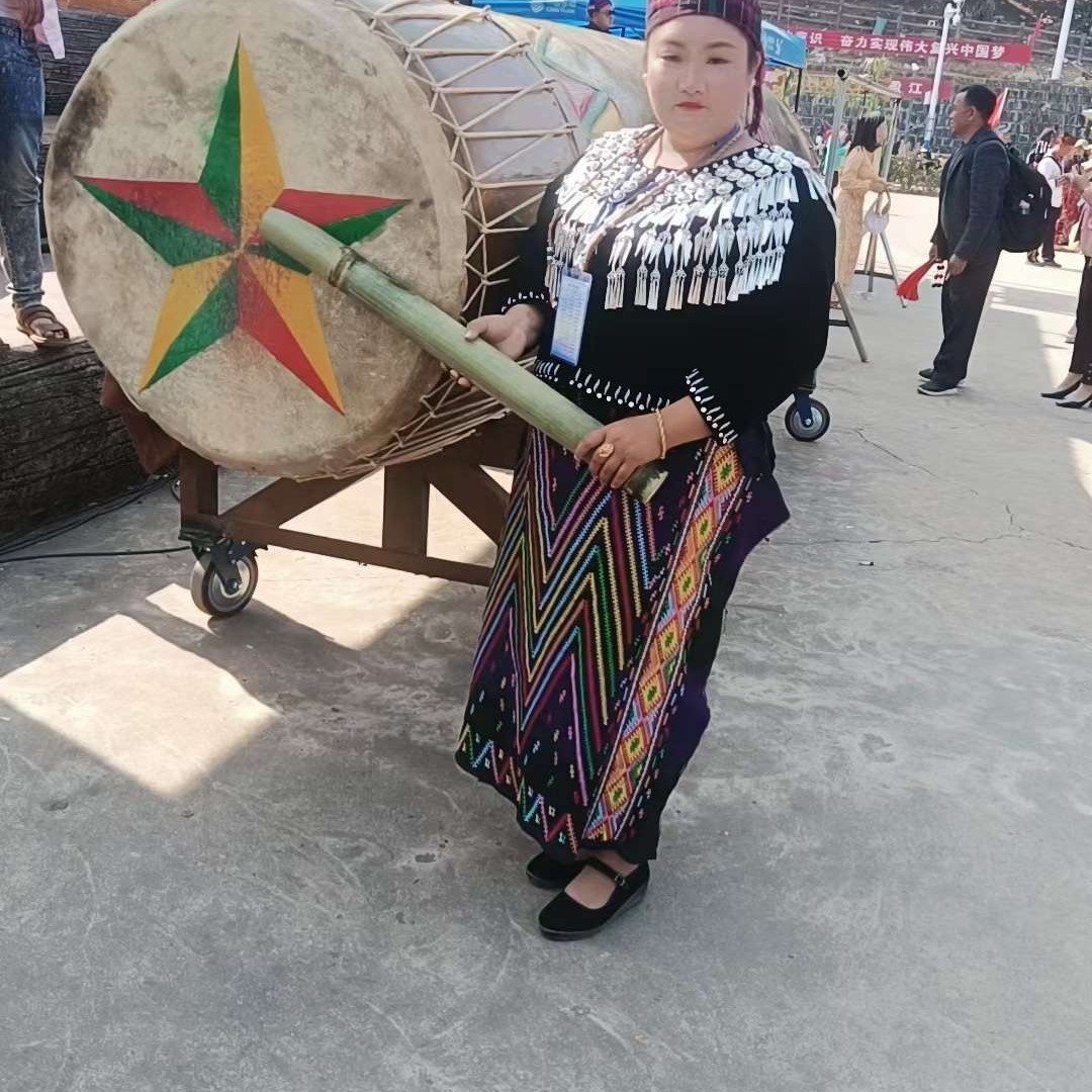 绿草蹁跹冷静的照片