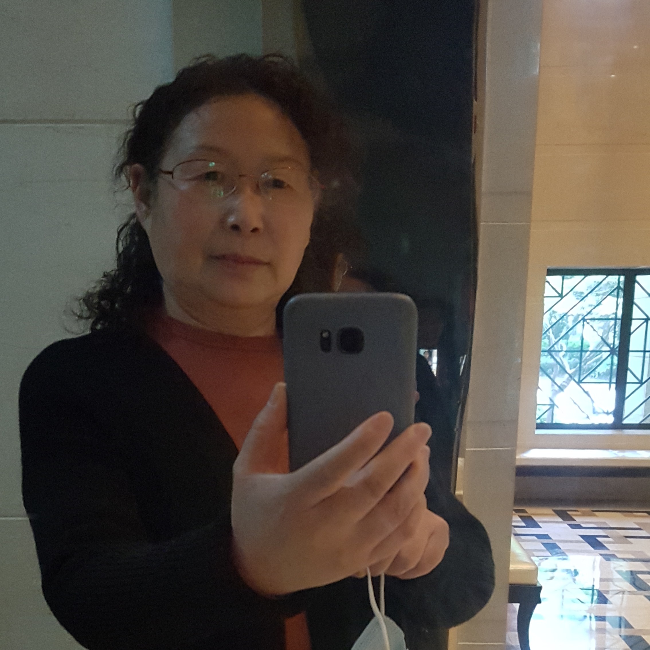 等待扯鲜花的照片