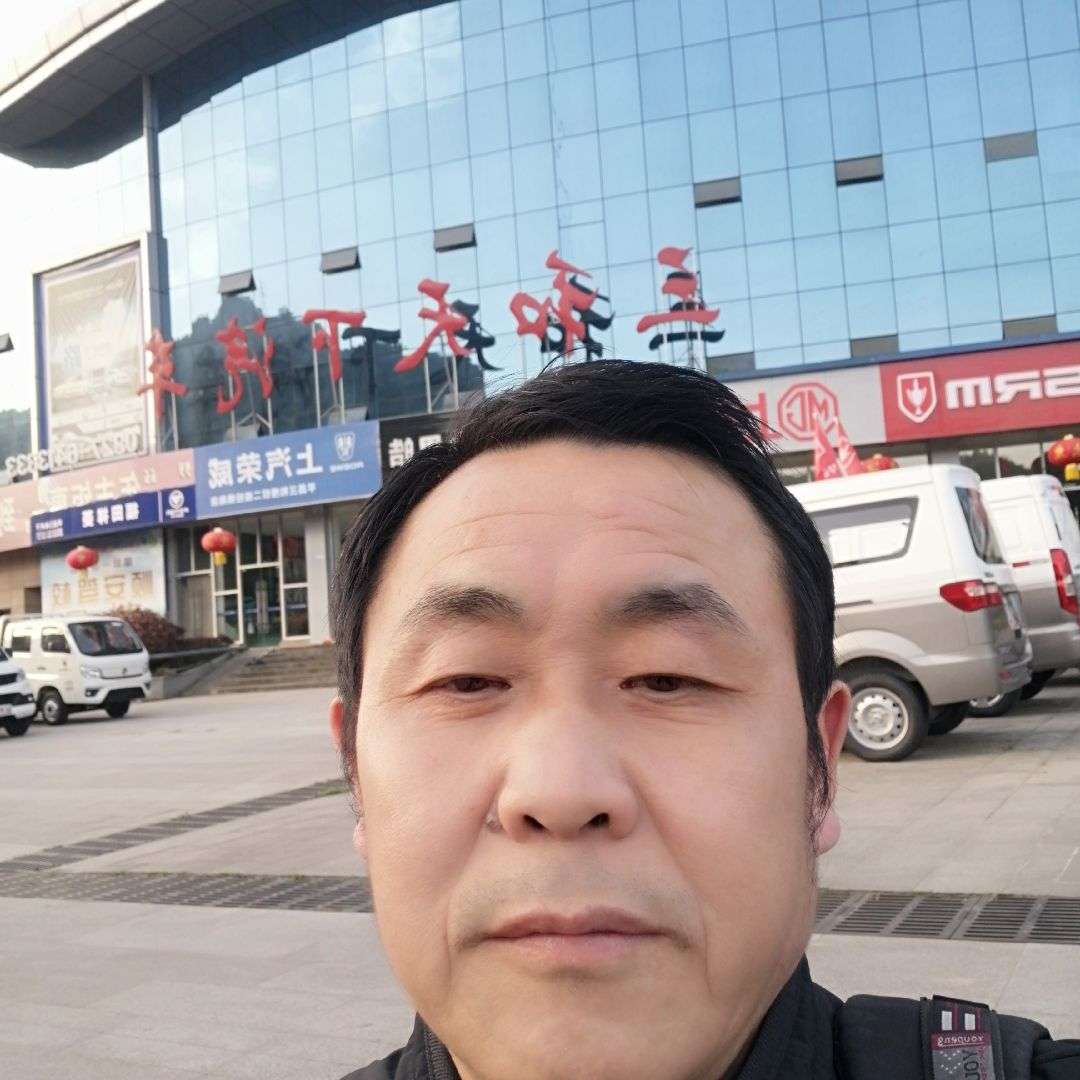 勤劳愿超短裙的照片