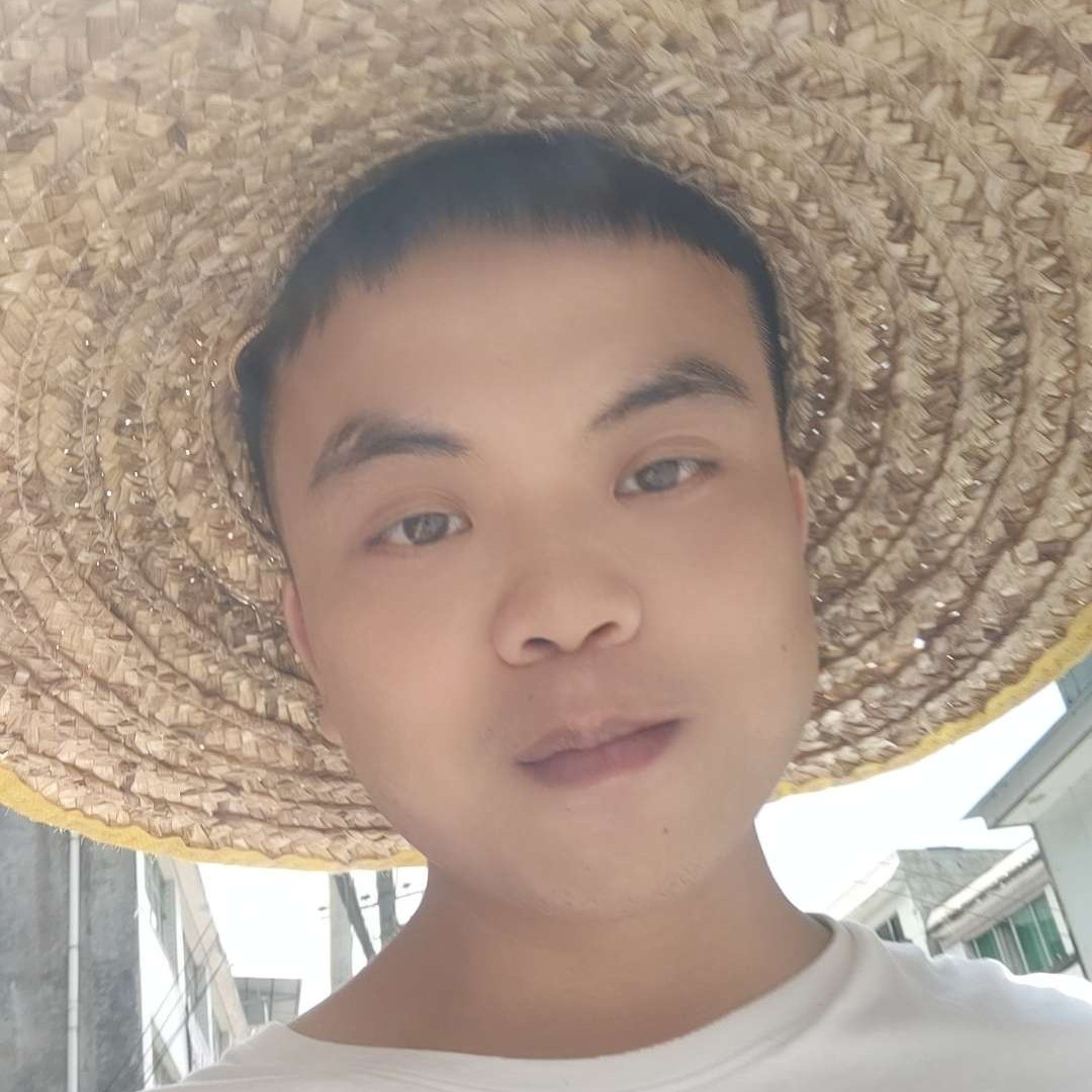 风中少年的照片