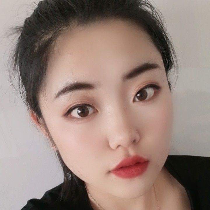 腼腆蹙眉小蜜蜂的照片