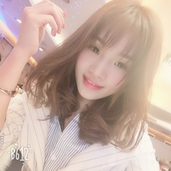 若溪深拥闪闪的照片