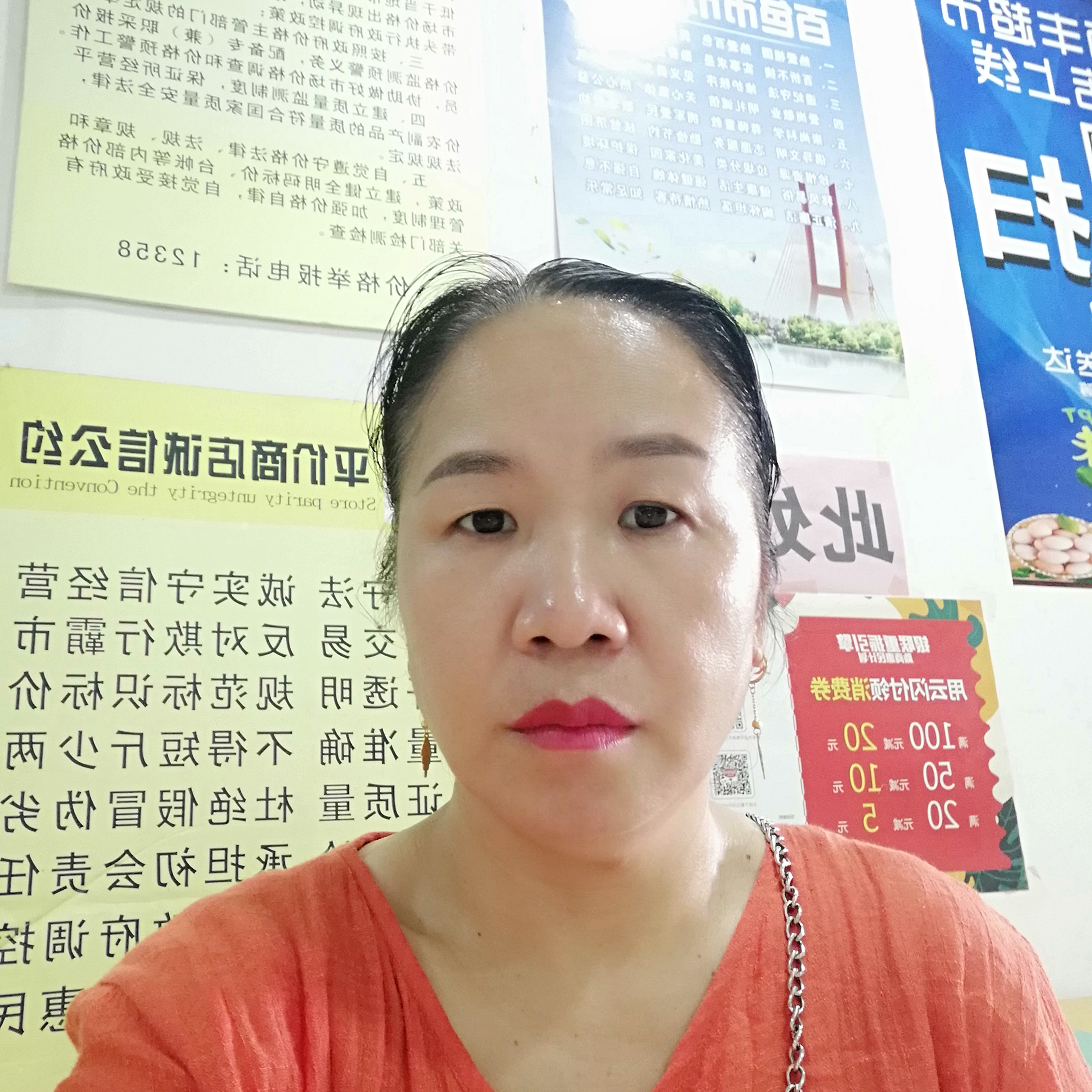 白猫爱健壮的照片