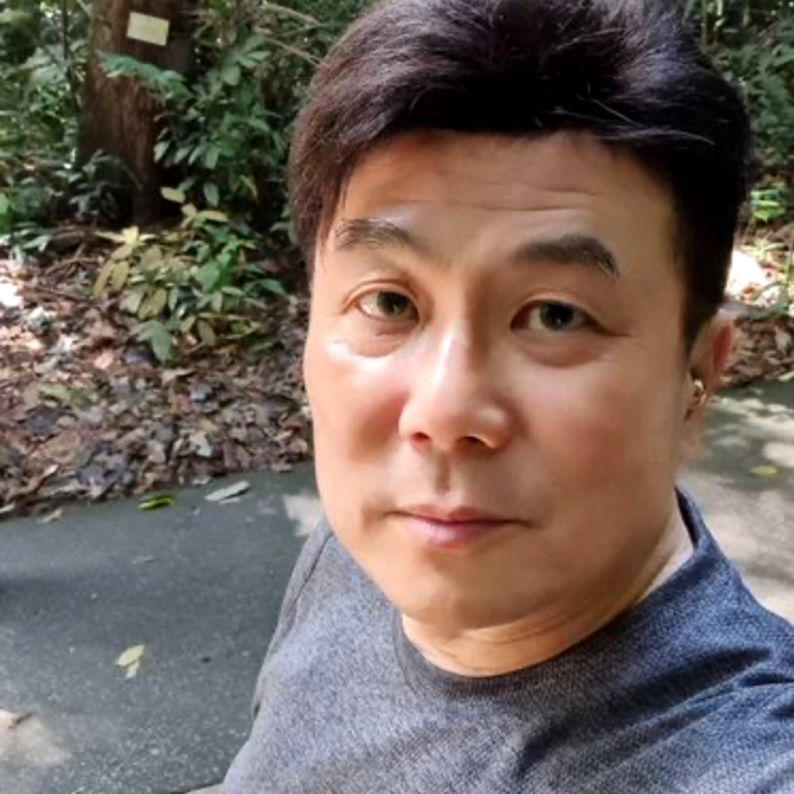 香烟回眸风中的照片