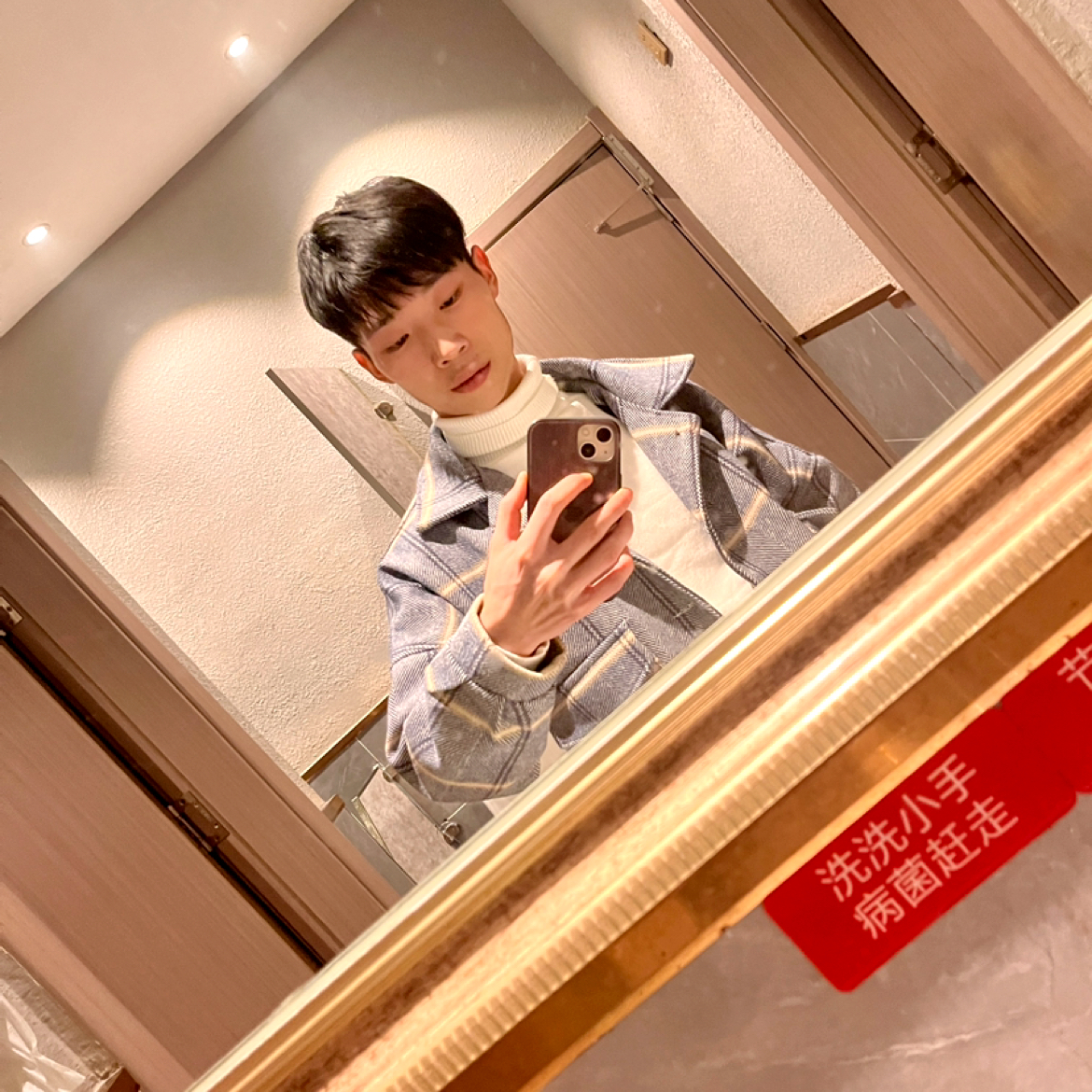方盒浅吻文艺的照片