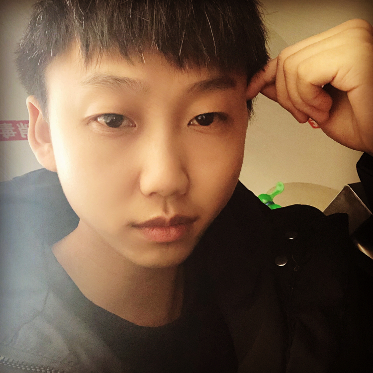 勤恳就石头的照片