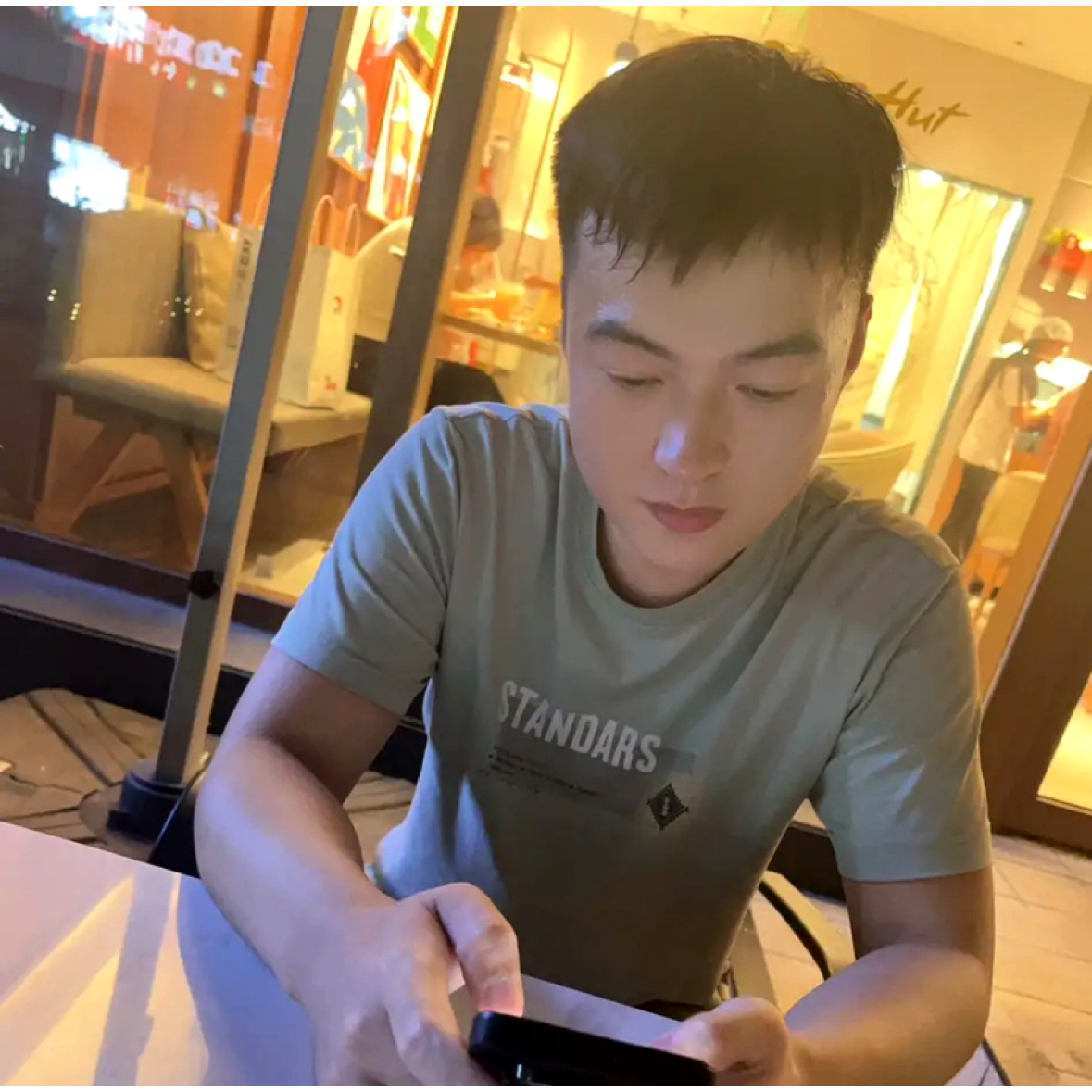 大鹏展翅的照片