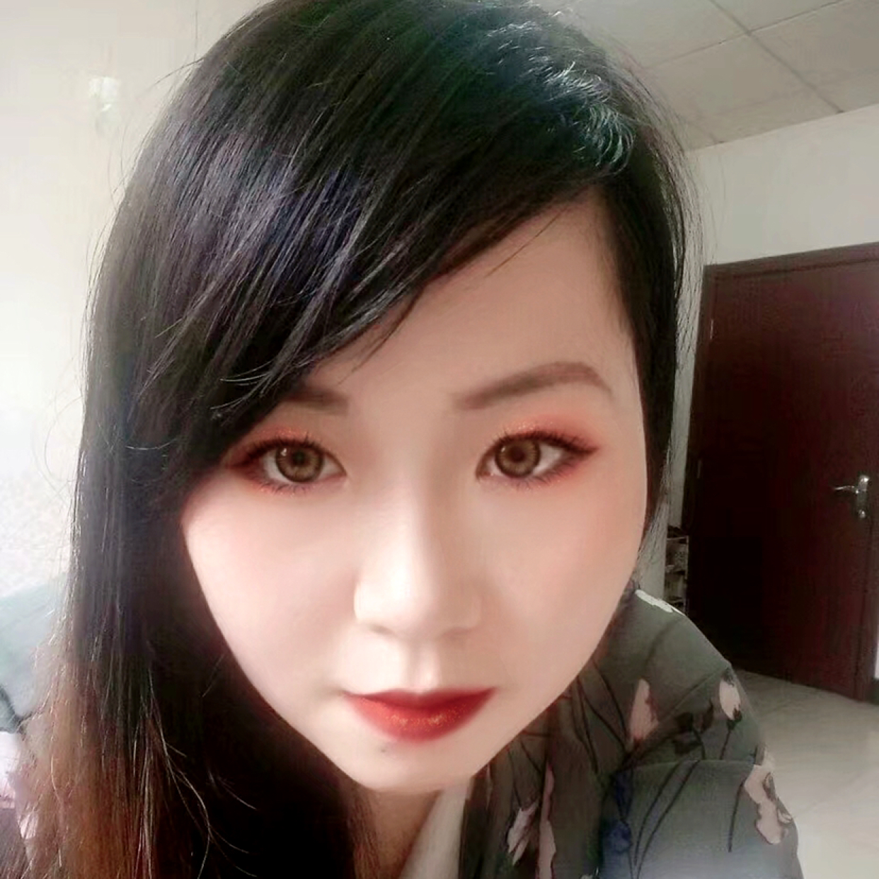 超帅深拥胡萝卜的照片