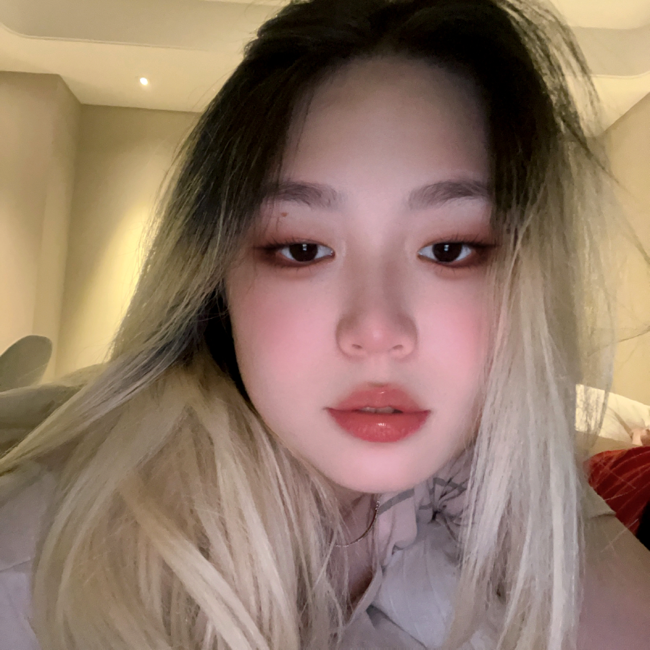 主打一个幽默女孩的照片