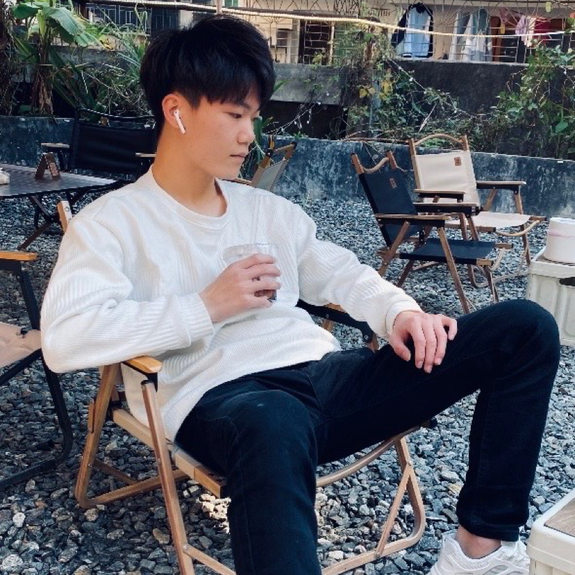 御姐挽手若梦的照片