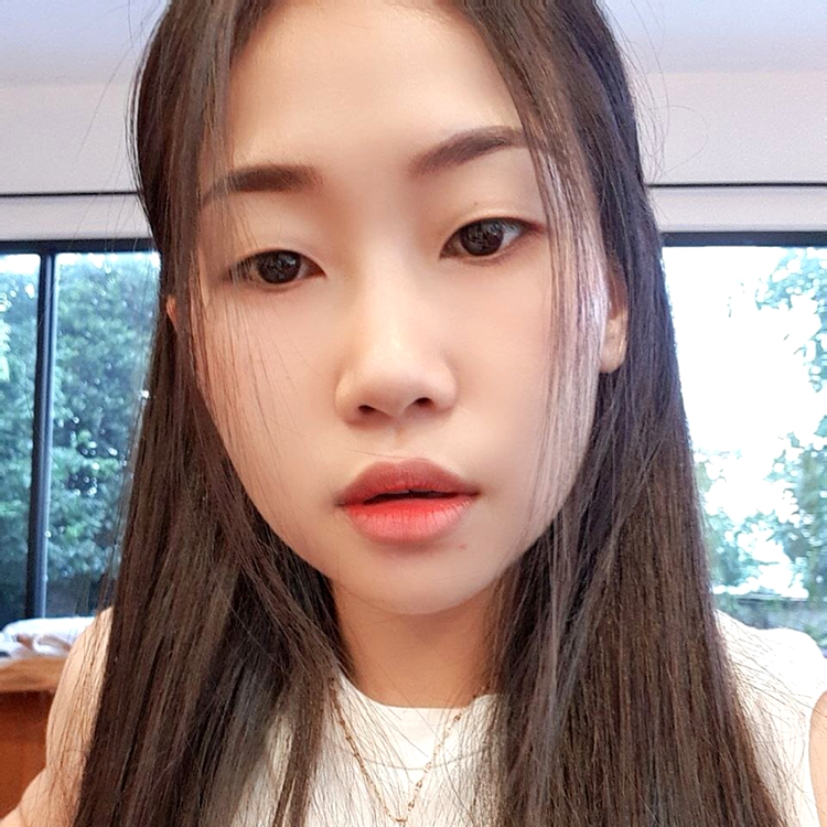 秋月拿诚心的照片