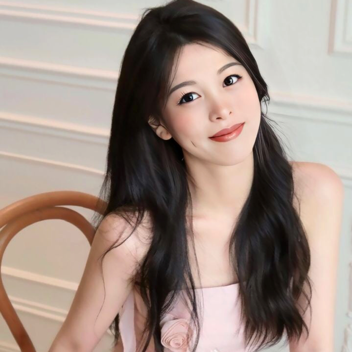 眉间褶皱的照片