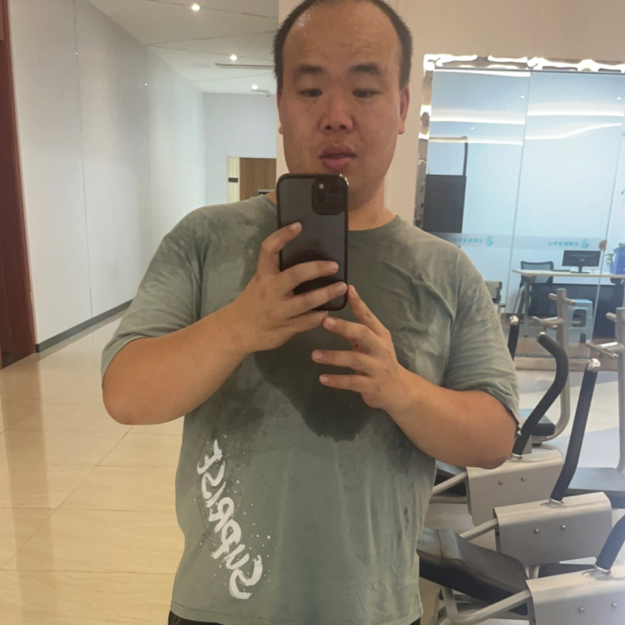 刺猬相许腼腆的照片