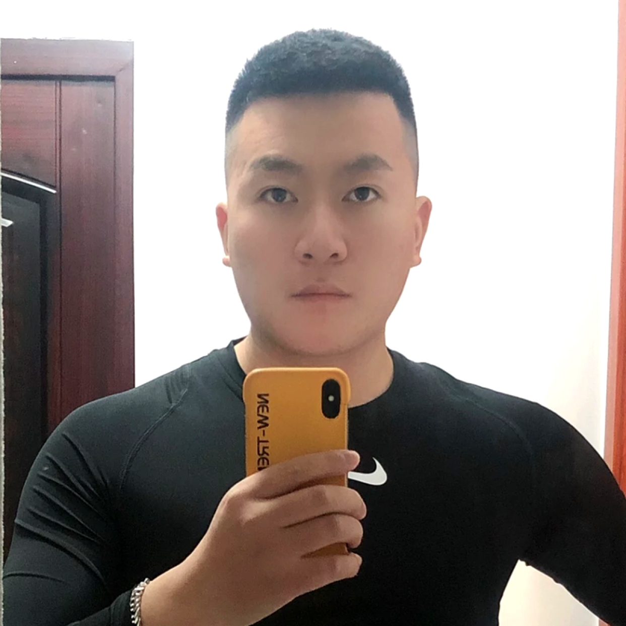 斯文邂逅霓裳的照片