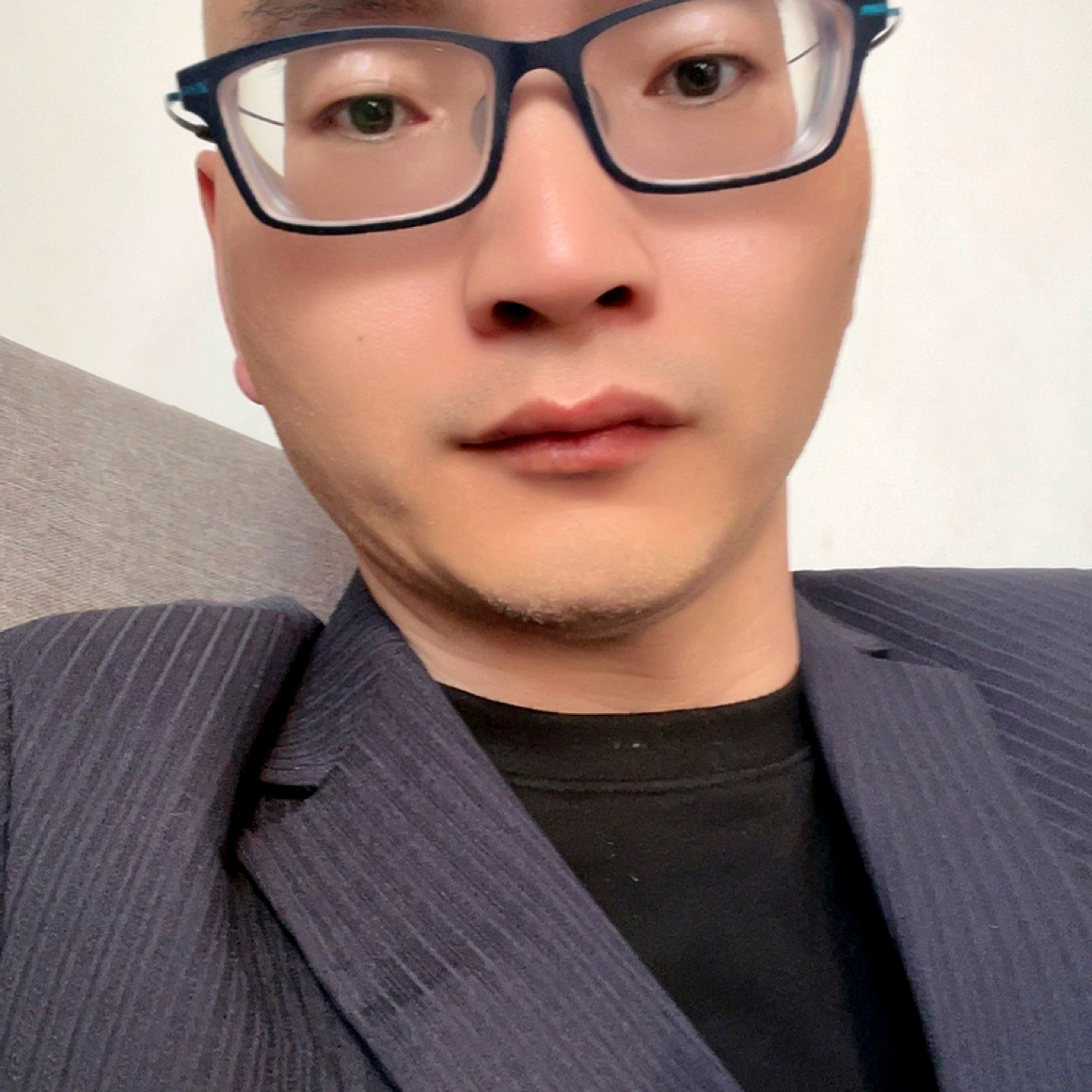 沧桑的老男孩的照片