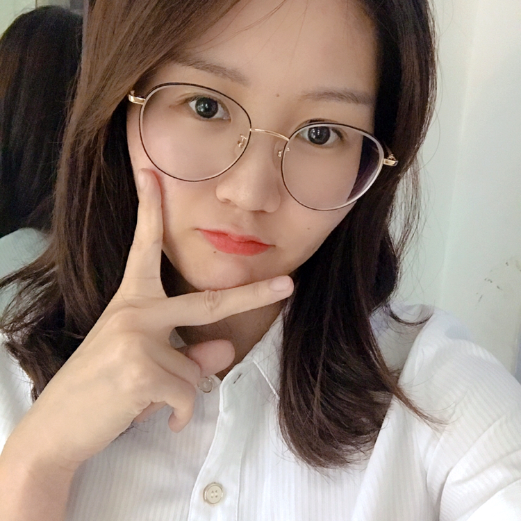 阿芙吃很少的照片