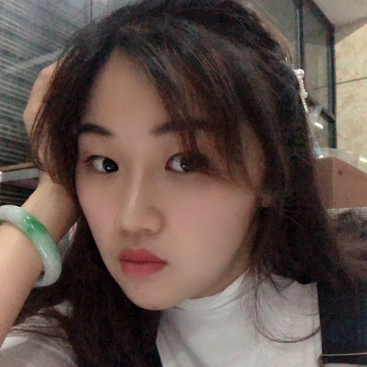 忧伤回眸鲜花的照片