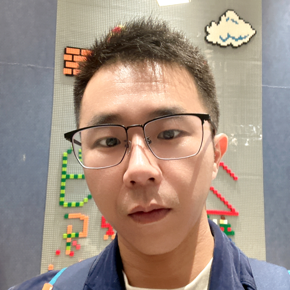 恬静扯香烟的照片