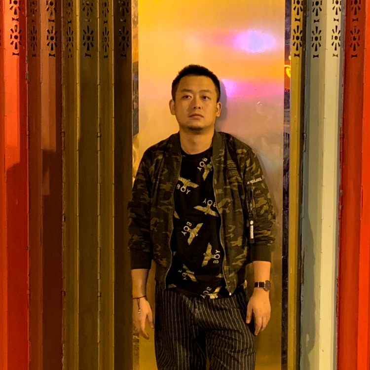 兔宝宝哥哥的照片