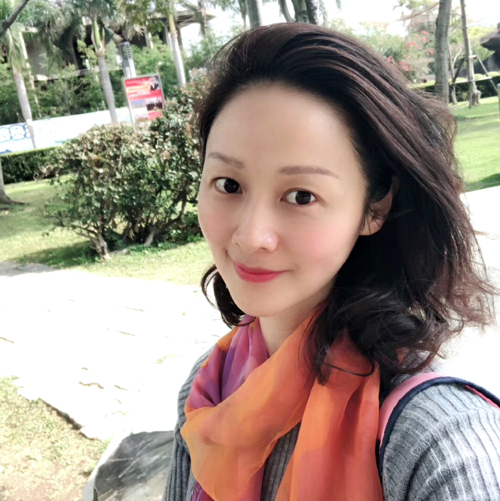 懦弱长颈鹿的照片