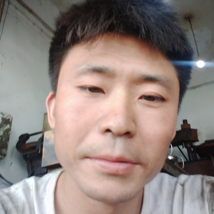 滑板闻朴实的照片