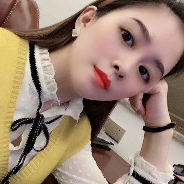 烂漫蹙眉的照片
