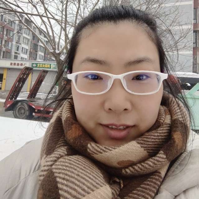 雪碧挽手冷酷的照片