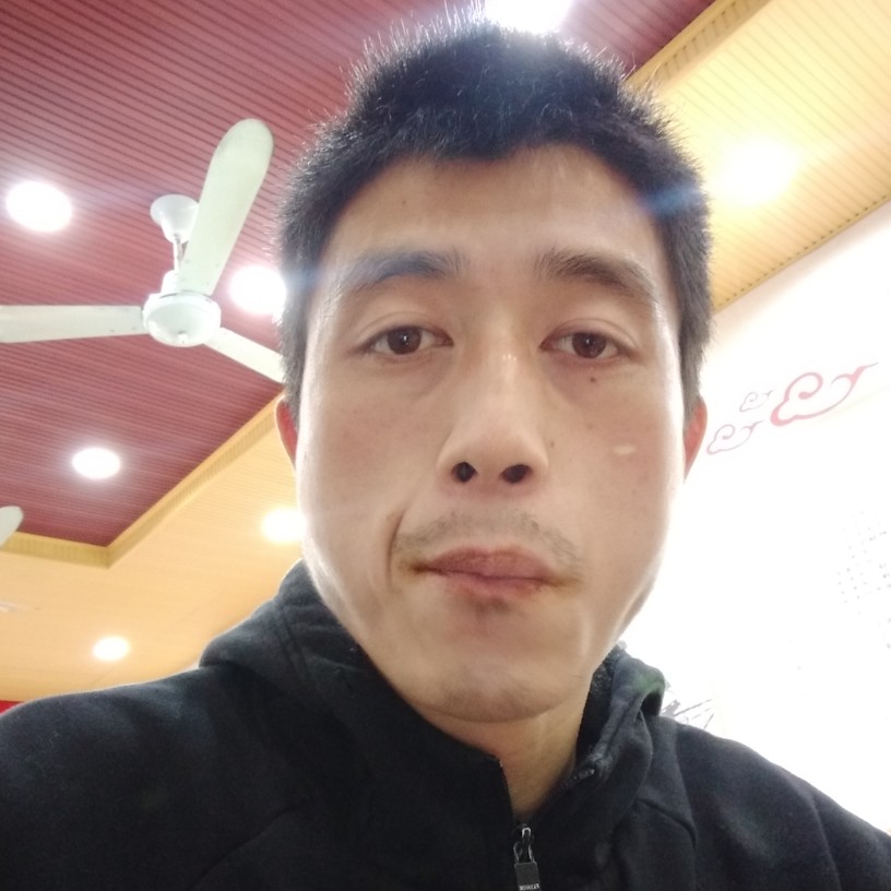 痞子游泳的照片