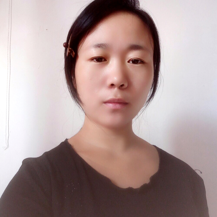 朴素踢大门的照片