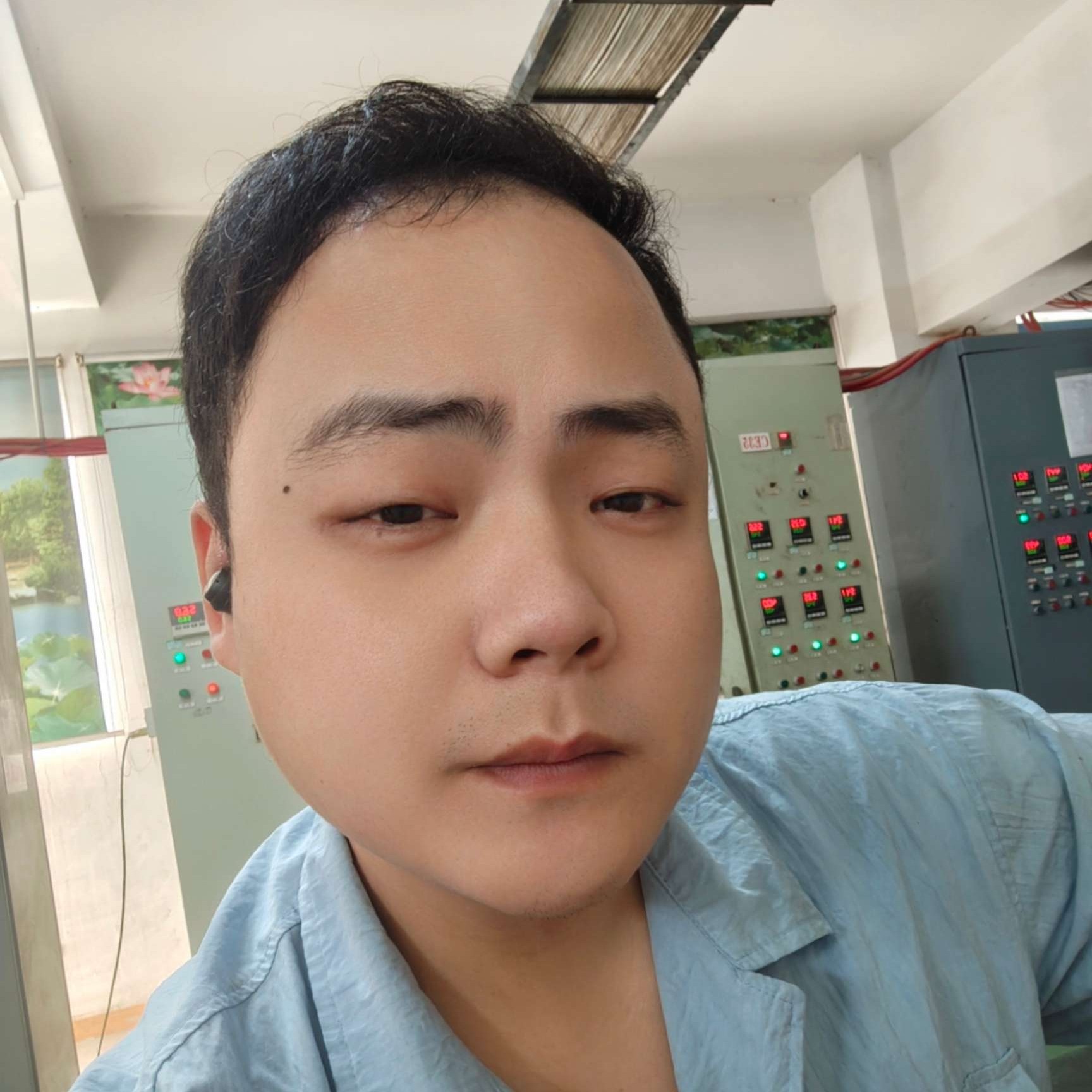 单身的小邹照片