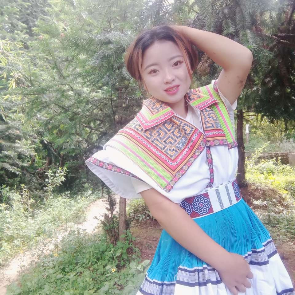 现代漫步嚓茶的照片