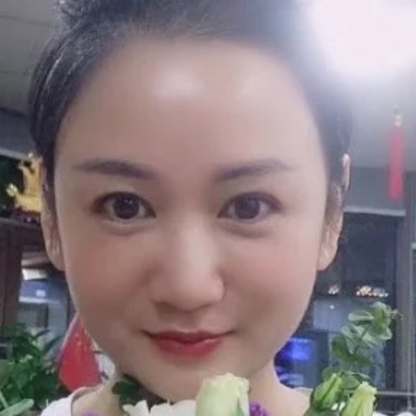 月亮弯弯0322的照片