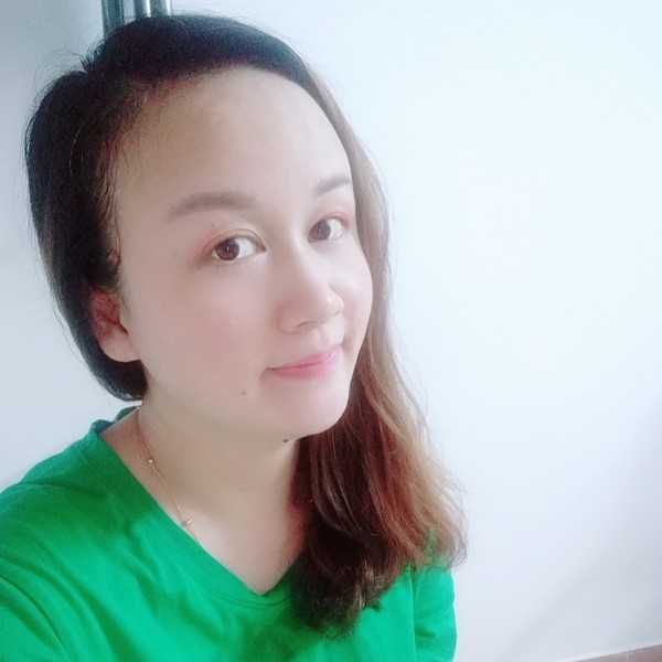 健壮拾忆花瓣的照片