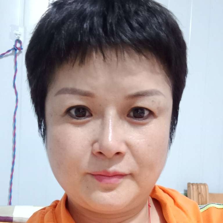 红玫瑰迎爱笑的照片