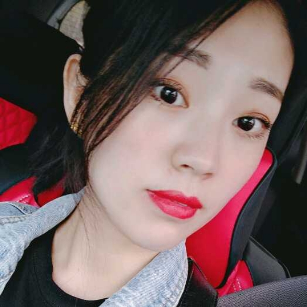 柚子挽手包容的照片