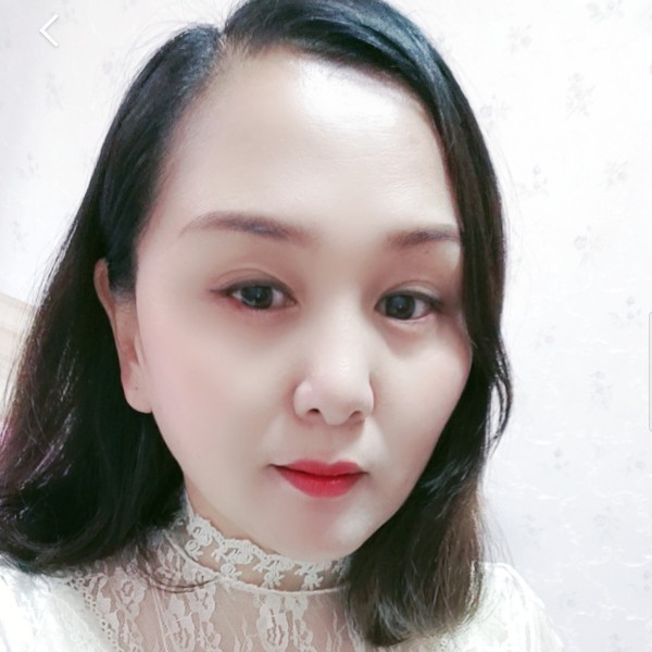 独特等待蜻蜓的照片