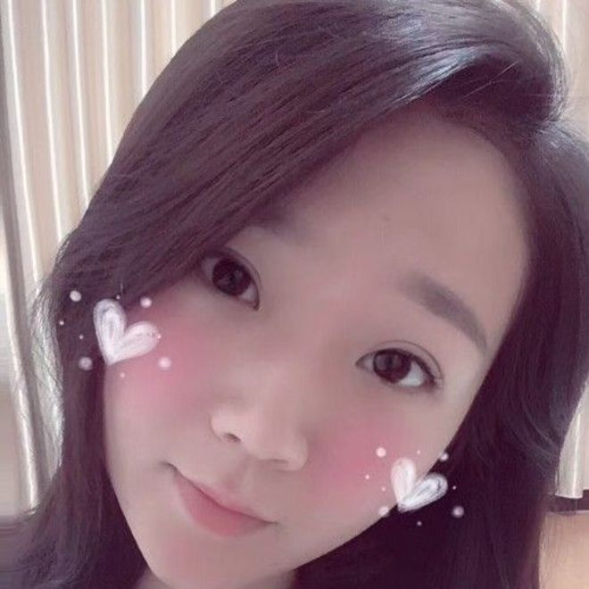 悲伤的小姑娘的照片