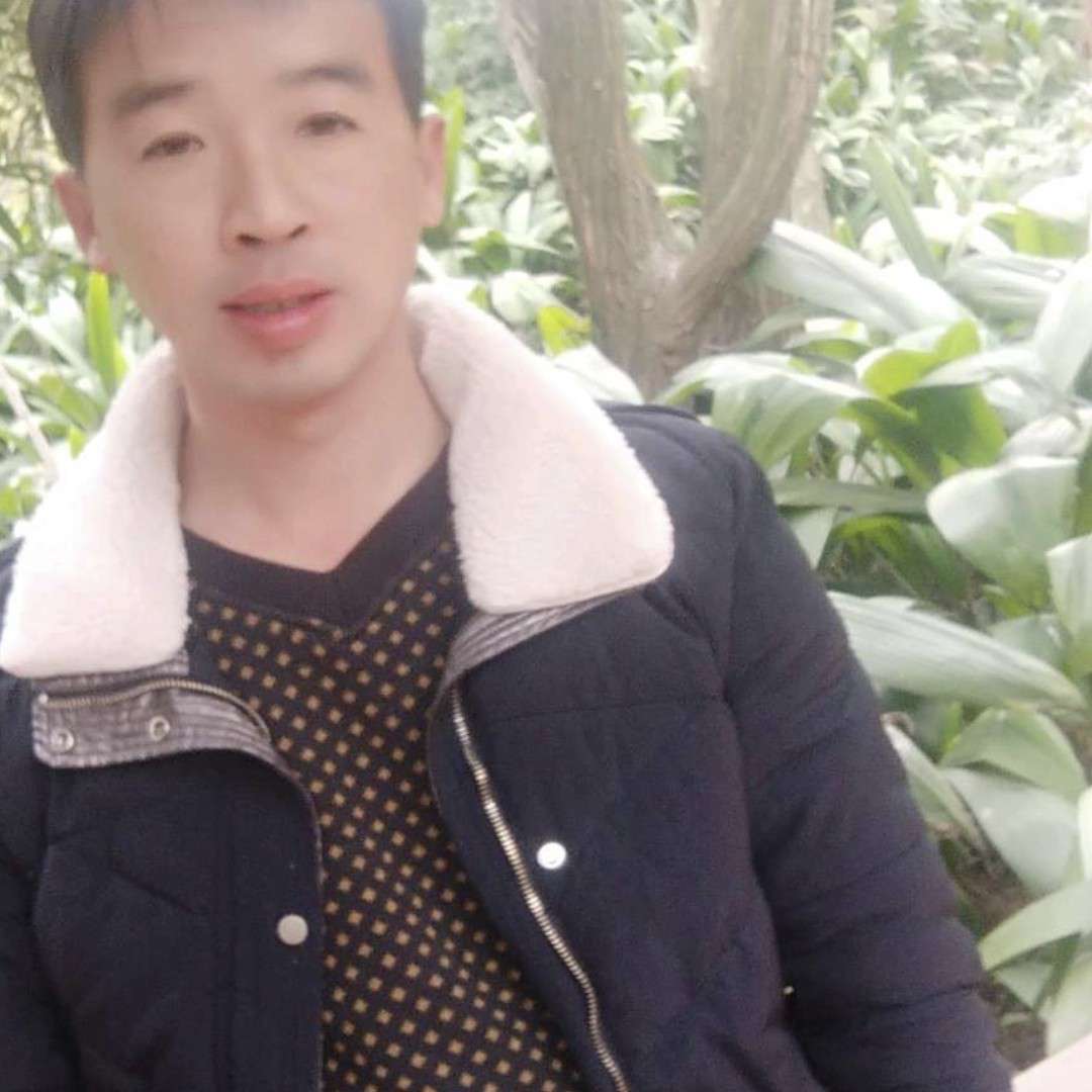 空洞的何旭的照片