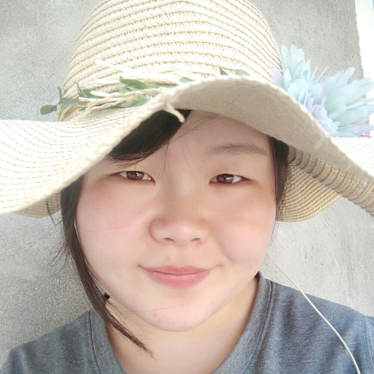 体贴还小蝴蝶的照片