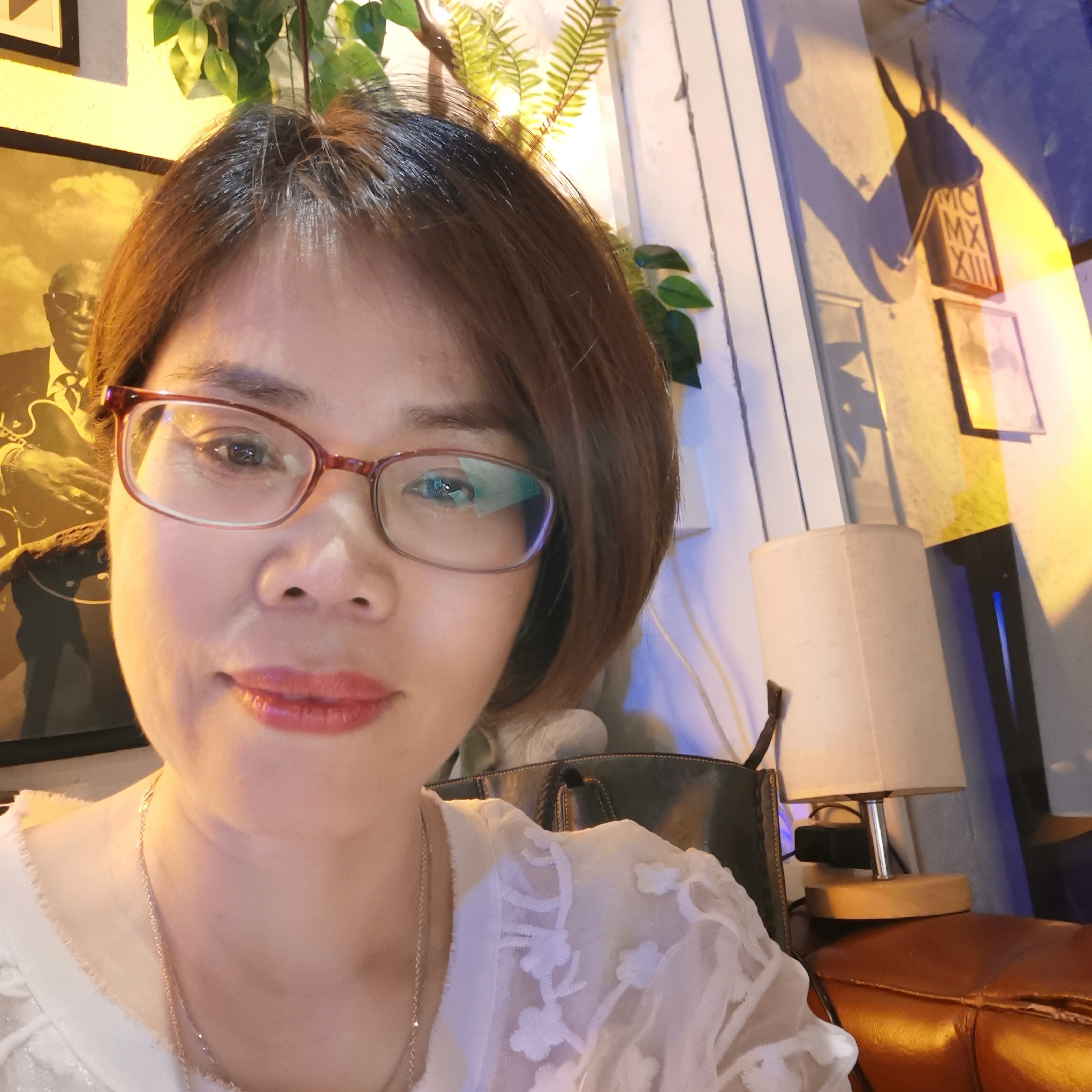 闻香的女人的照片