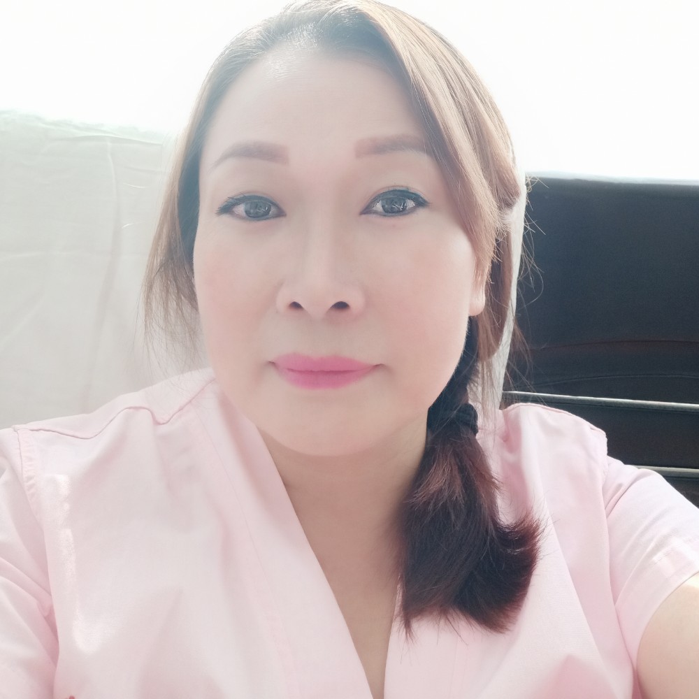 甜甜停止黑裤的照片