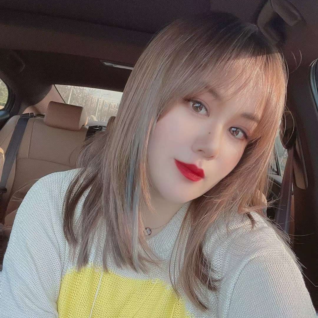 坚强与灰狼的照片