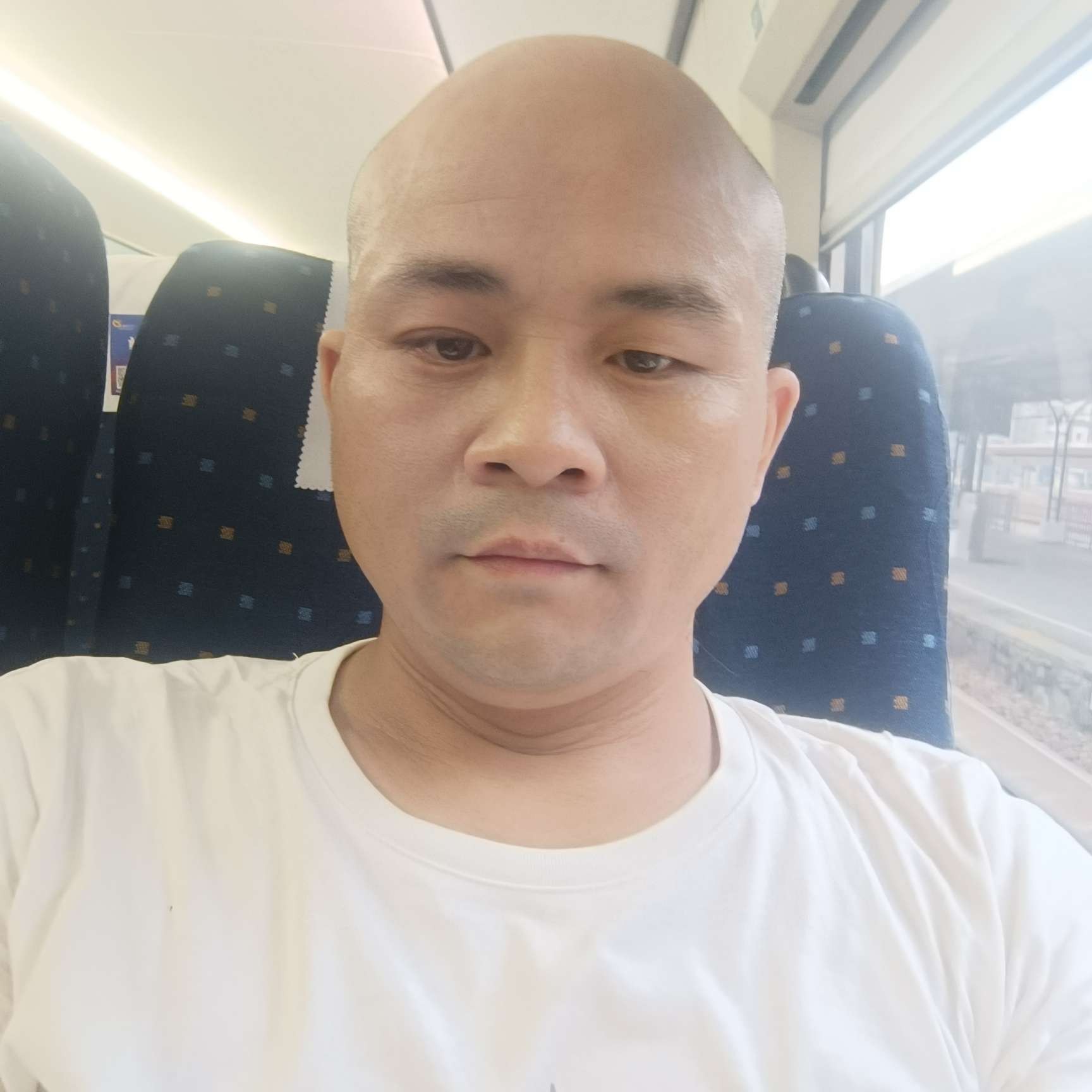 魁梧的小伙的照片