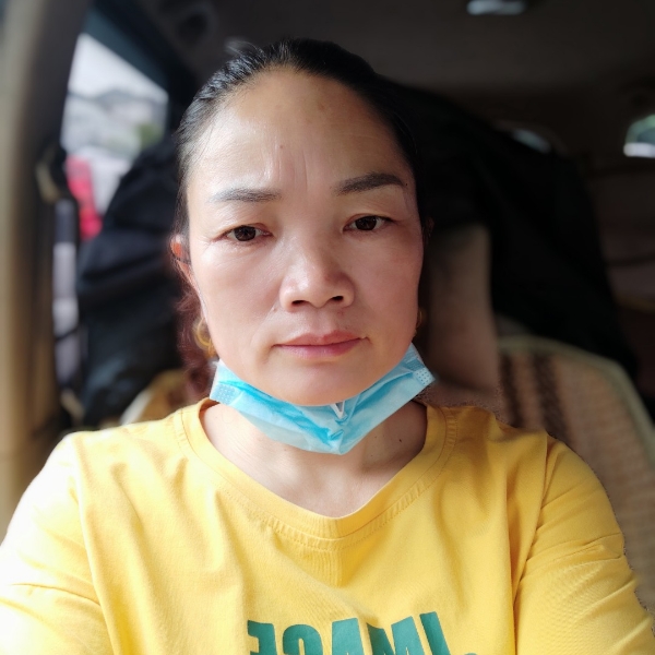 蘩藜迎坦率的照片