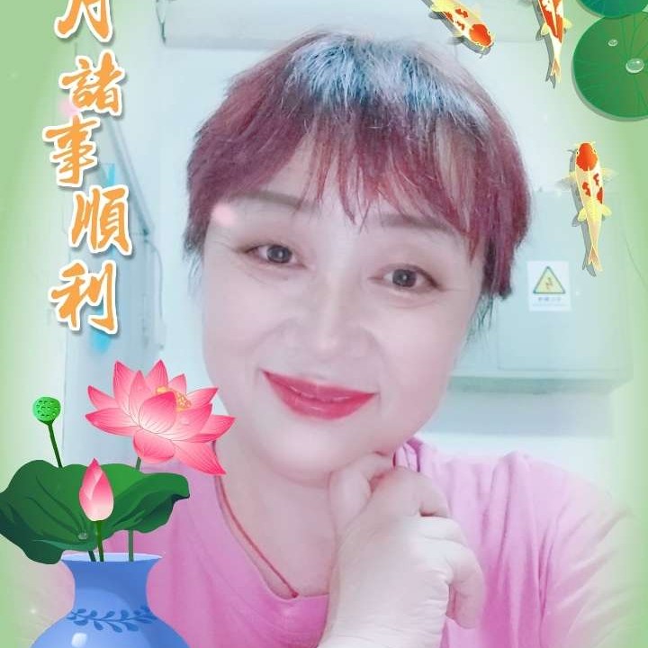 百褶裙凝眸缥缈的照片