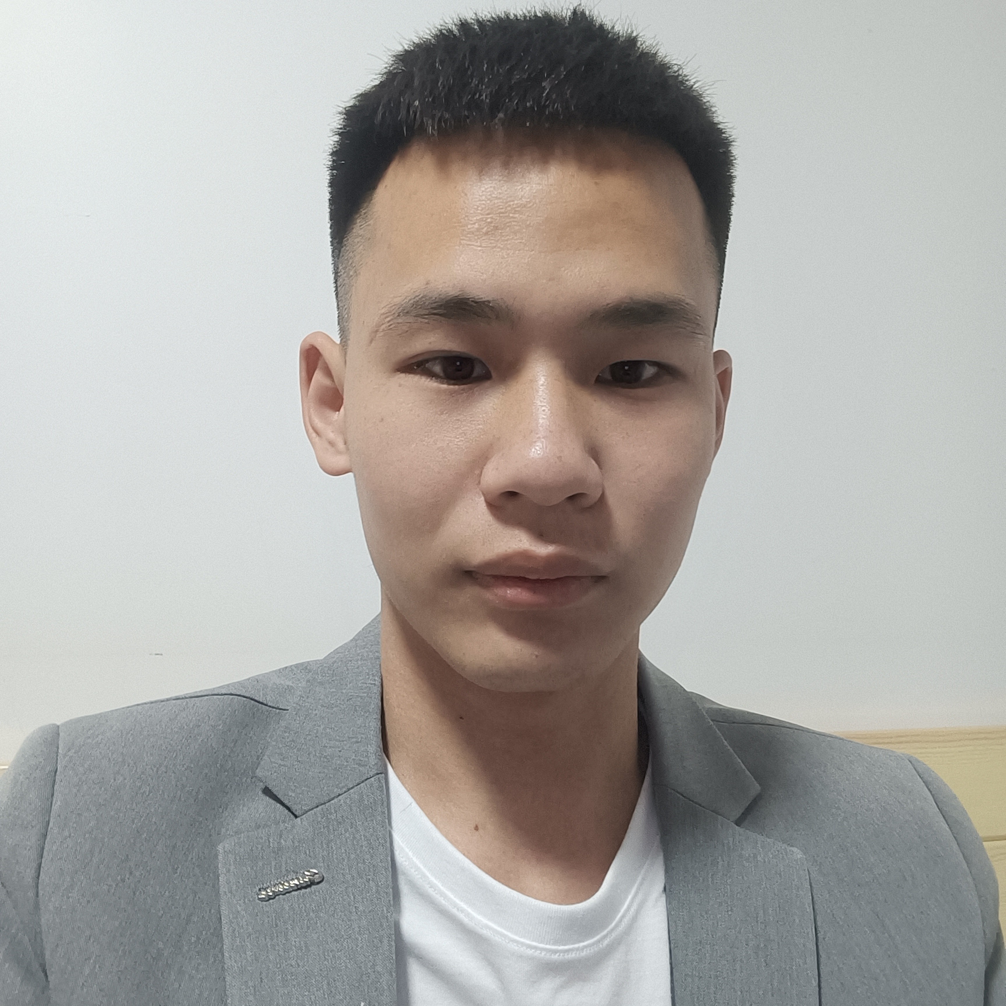 板凳泪了机智的照片