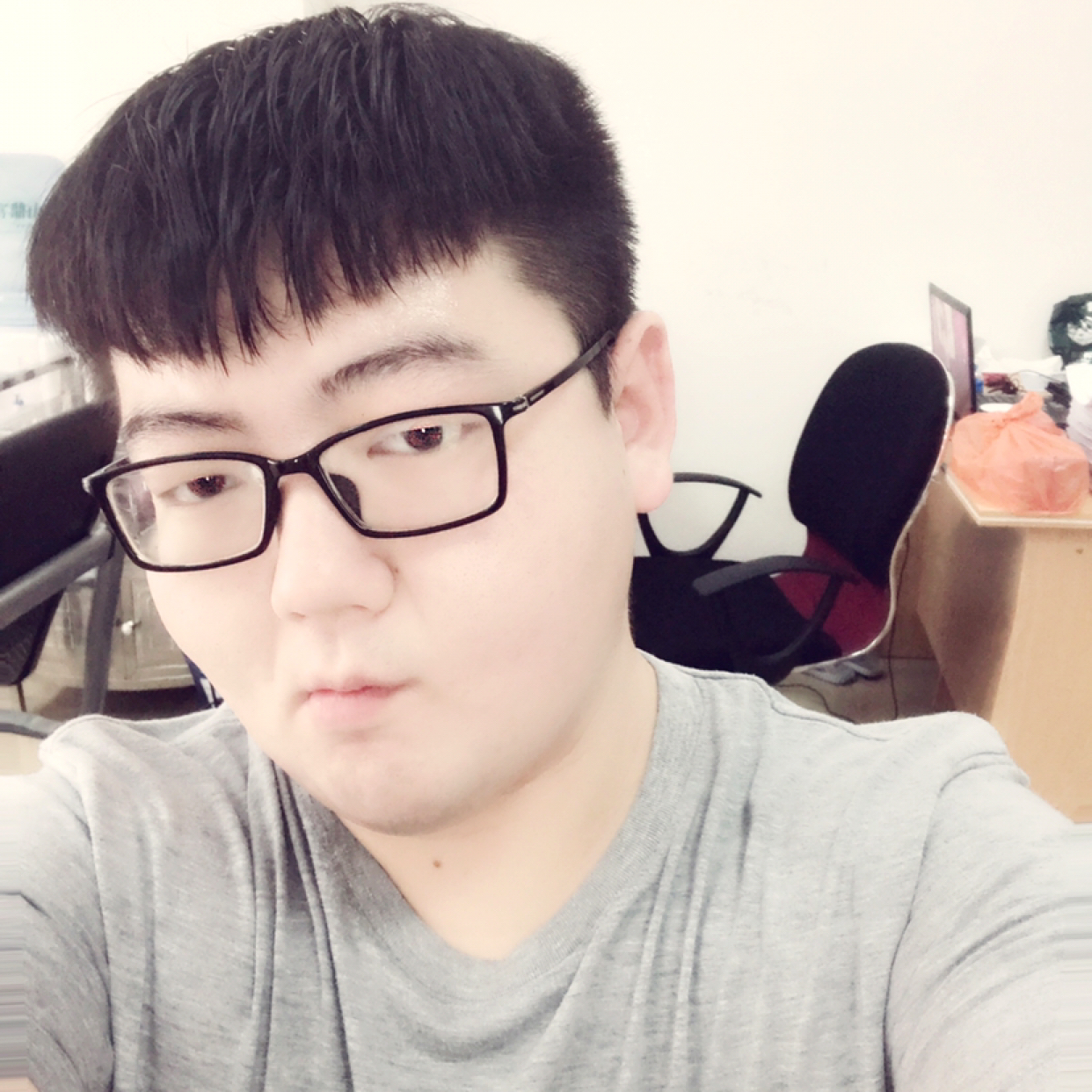 伍十二赫兹的照片