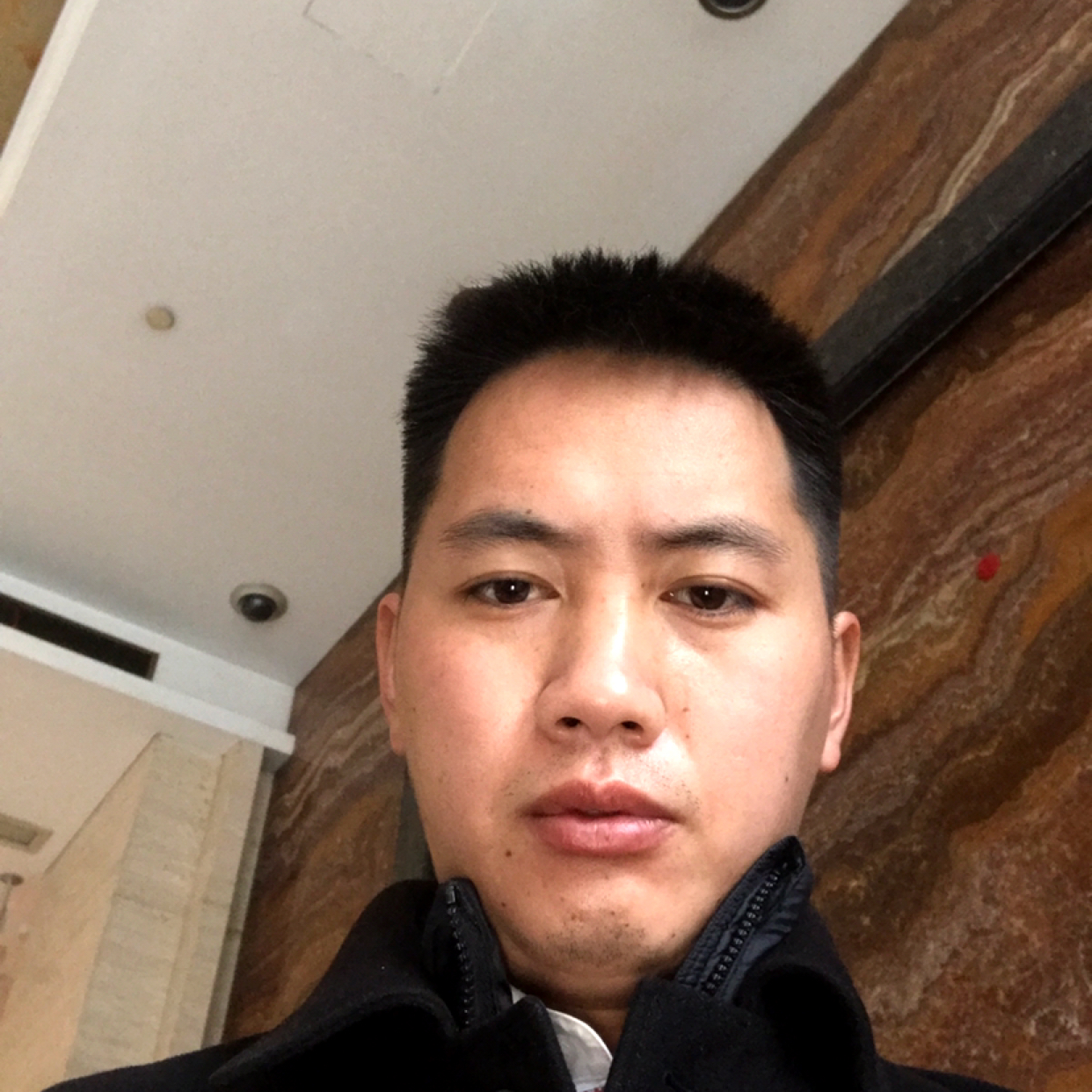 缠绵蹙眉故事的照片