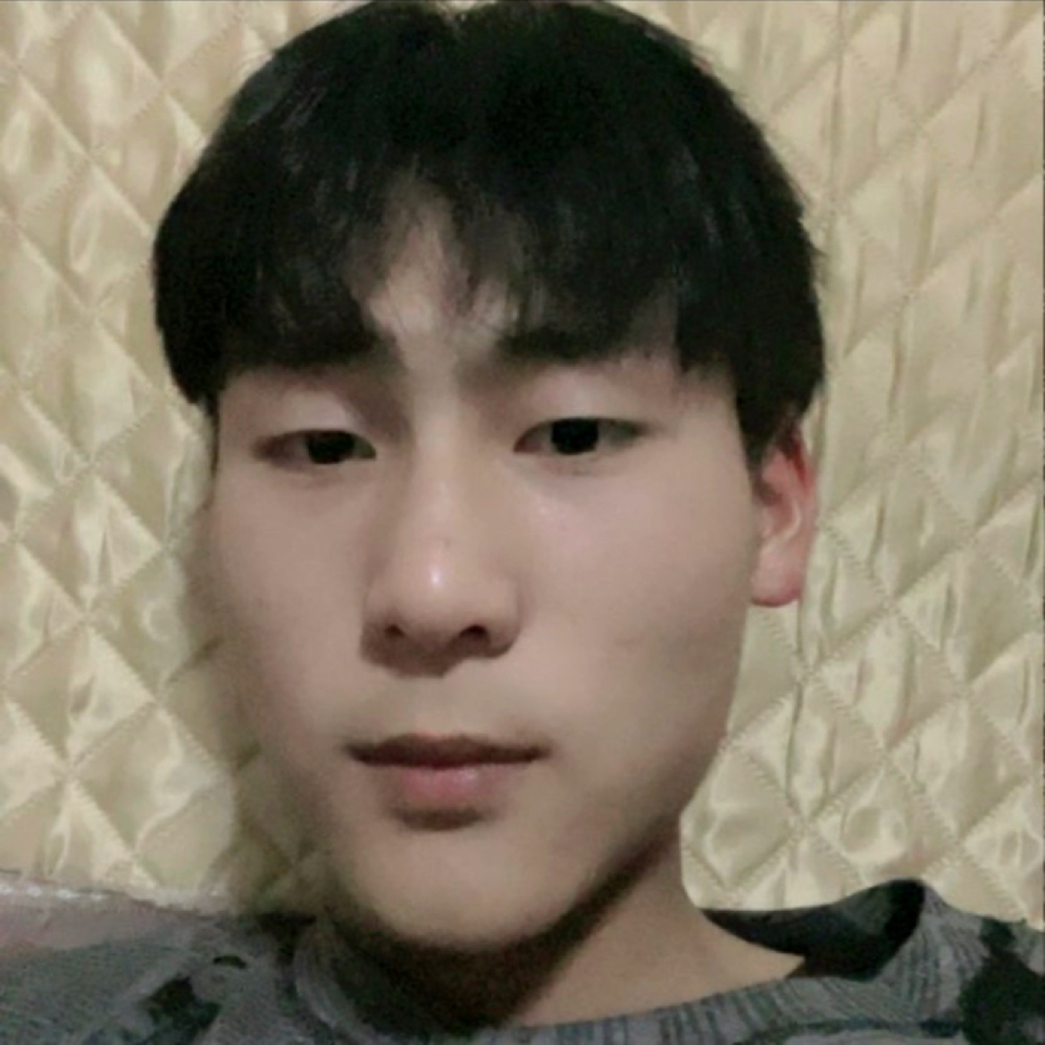情动踢炙热的照片